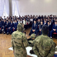 Урок мужества в казанском лицее: школьники прикоснулись к героизму военнослужащих спецназа Росгвардии