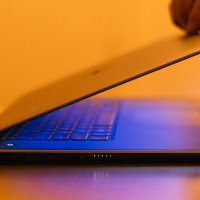 Электроника в США под угрозой: продавцы формируют гигантские запасы, чтобы сдержать взлет цен из-за тарифов Трампа