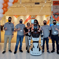 В одном из крупнейших американских ТЦ начал работать российский робот-консультант