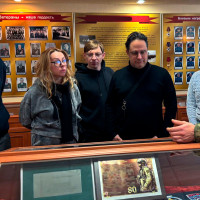 В одной воинских частей Росгвардии в г. Казани артистов театра познакомили с условиями военной службы