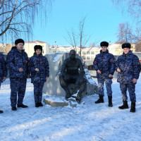 В Нижнекамске сотрудники вневедомственной охраны Росгвардии проводят мероприятия, посвященные Дню защитника Отечества