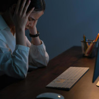 Под дулом увольнения: китайская компания заставляет холостых сотрудников вступить в брак