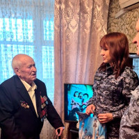 Росгвардейцы в Казани вручили двум труженикам тыла - ветеранам ведомства - медали 80 летия Победы в ВОВ