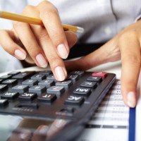 Зарплата директора ООО: как выплачивать себе деньги и не привлекать внимание налоговой?