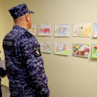 Дети казанских росгвардейцев приняли участие в выставке рисунков «Пожарная безопасность»