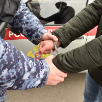 Сотрудники Росгвардии в Казани задержали подозреваемого в умышленном причинении тяжкого вреда здоровью пенсионеру