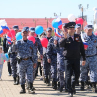 Росгвардейцы встретили праздник «Весны и Труда» торжественным шествием в Омской области