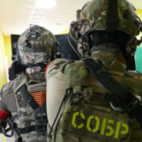 При силовой поддержке спецназа Росгвардии в Омске задержан  подозреваемый в экстремизме