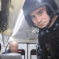 Сотрудники Росгвардии пришли на помощь жителю Омска, потерявшему сознание в подъезде жилого дома