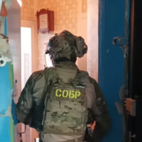 Сотрудники СОБР освободили заложницу и задержали подозреваемого в Омске