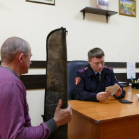 В период сезона охоты сотрудники Росгвардии проводят проверки владельцев оружия в Омской области