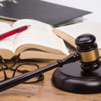 Юрист vs адвокат: Кого выбрать для раздела имущества при разводе?