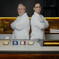 Не все растиражированные способы «домашней проверки» молочных продуктов выдержали проверку наукой: Viola представляет шоу «Молочный отдел»