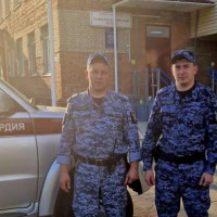 Росгвардейцы в Омске первыми пришли на помощь мужчине, получившему тяжелое увечье