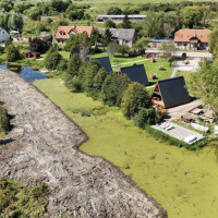 Уехать в деревню и заработать: две истории бизнеса на гостевых домиках в глуши