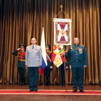 Генерал-полковник Олег Плохой вручил вымпел директора Росгвардии казанскому отряду специального назначения