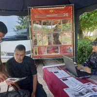 Мобильный агитационный пункт Росгвардии привлекал челнинцев на службу в войска национальной гвардии