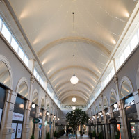 Анализ рынка: аутлет-сегмент демонстрирует устойчивость на фоне трансформации fashion-ритейла