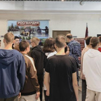 Росгвардия Омской области представила вакансии на ярмарке трудоустройства