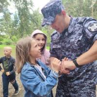 Росгвардия проводит патриотические мероприятия в детских лагерях Омской области