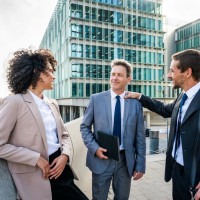 Как три бывших программиста зарабатывают миллионы, пока вы все еще пишете код