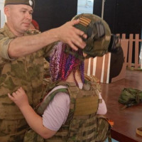 «Каникулы с Росгвардией»: Росгвардейцы встретились с воспитанниками лагеря «Спутник» в Омской области