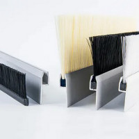 Нейлон vs Полипропилен vs Конский волос: Исчерпывающее сравнение материалов для щеточных уплотнителей в 2025