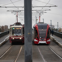 Специалисты установили более половины тяговых подстанций трамвайной линии Славянка