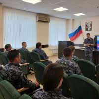 В Нижнекамске сотрудники Росгвардии провели патриотические мероприятия к предстоящему Дню Государственного флага Российской Федерации