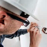 Мужчины экономят на частных мастерах в пять раз чаще женщин