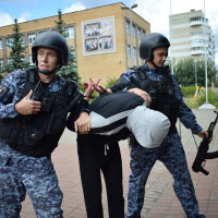 В Казани сотрудники Росгвардии приняли участие во всероссийских учениях по отработке действий при террористических угрозах в образовательных учреждениях