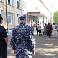 Росгвардейцы в Татарстане выполнили задачу по обеспечению безопасности мероприятий, посвящённых Дню знаний, и приняли участие в школьных линейках