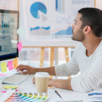 Нужен ли бизнесу свой маркетолог или лучше работать с агентством?