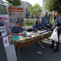 Мобильный агитационный пункт Росгвардии провел работу в столице Татарстана