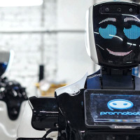 В Челябинске начал работу робот-консультант Promobot V4 на предприятии «ЦПС»