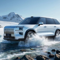 Мощь и комфорт: почему автомобилисты хотят купить Zeekr 9X