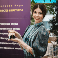 Психология влияния моделей на потребителей: почему «тот самый взгляд» работает лучше любого слогана