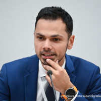 Генеральный директор АО «НБИ» Богдан Шатунов выступил на Kazan Digital Week 2025 с докладом о применении ИИ в энергетике