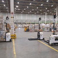 «Группа Лента» начала применять роботов для перевозки палет