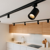 Преимущества трековых светильников: гибкость, стиль и экономия