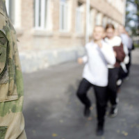 Военнослужащие Росгвардии организовали занятие по строевой подготовке для кадет в Херсонской области