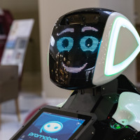 В компании «ФосАгро» начал работу робот-экскурсовод Promobot V.4