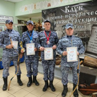 Сотрудники вневедомственной охраны Омской области заняли призовые места на региональных соревнованиях по стрельбе из лука «Тарские стрелы»
