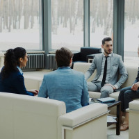 Почему самый влиятельный человек в переговорах — тот, кто молчит