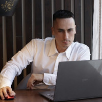 HyperScript вышел на пенсию: нейросуфлер превращает новичков в отделе продаж в матёрых акул-переговорщиков