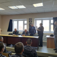 В Омске ветераны вневедомственной охраны встретились с действующими росгвардейцами