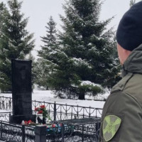 Сотрудники СОБР «Каскад» Управления Росгвардии по Омской области почтили память погибших коллег