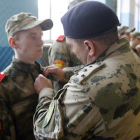 В Херсонской области ученики подшефного класса Росгвардии вступили в ряды «Юнармии»