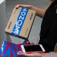 Ozon внедрил систему электронных чаевых для работников своих пунктов выдачи заказов