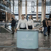 Почему стендистка — это не расход, а инвестиция в успешное участие в выставке